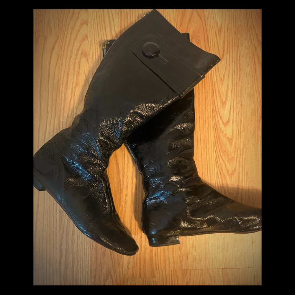 Kate Spade
Black Patent Leather Flat Sierra Boot